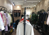 (转让) 个人）XX花园新村转角商铺口岸好盈利服装店转让XX