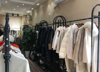 (转让) 个人）XX花园新村转角商铺口岸好盈利服装店转让XX