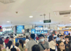 (转让) 杨家坪轻轨站美食街餐饮低价转让，客流量巨大，轻轨站出入口。