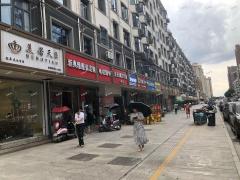 澄湖恒达花园菜市场对面店铺转让，可空转无行业限制