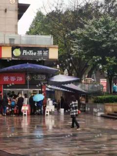 重庆总部城一楼扶梯口旁早餐店转让，日流量大