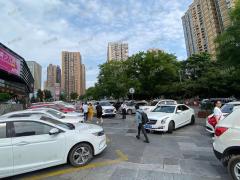 南岸弹子石广场商业街店铺转让，流量大接手即可营业