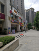 (转让) 店面方正，楼上是居民楼，人流量大，居住率达到百分之九十