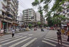 明德路十字路口沿街旺铺转让，对面就是农贸市场