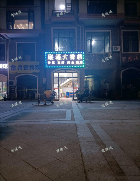 (转让) 营利中的餐馆，门口场地大，可做夜宵烧烤餐馆旁边万达广场在建