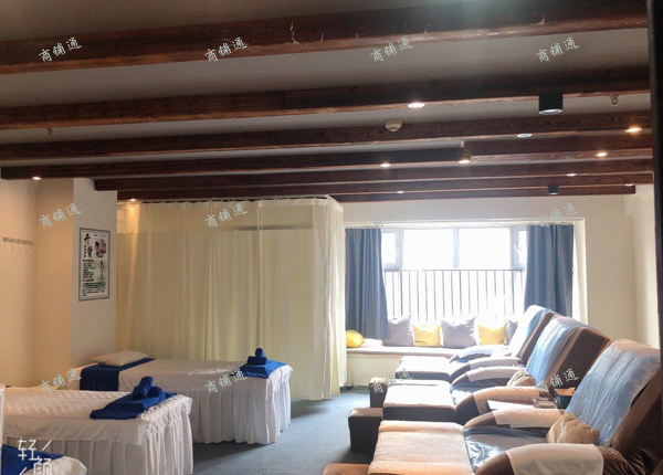 (转让) 位于商业街楼上，3号线地铁口，户型是这栋楼的一套户型。