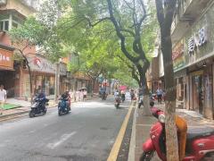 东湖区子固路沿街服装店转让，可空转租金便宜