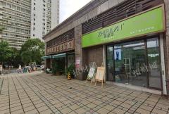 青山湖小区第一家店铺转让，小区学校商圈可空转