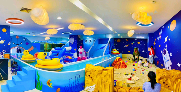 (转让) 商场内，马上出国。可转让，可招合伙人共同经营。