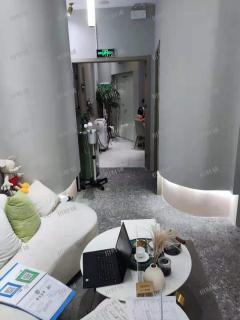 西湖九州天虹商场内美容店转让，人气超高会员多