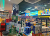 (转让) 该地方适合做超市餐饮行业，地方够大，设施设备齐全