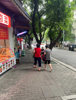 (转让) 距离步行街300米，适合堂食+外卖，三通+外摆。