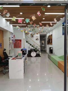 西湖区国贸蓝湾小区培训机构带生源转，小区学校围绕