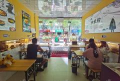 南昌五中对面小区沿街特色小吃店转让，客源稳定