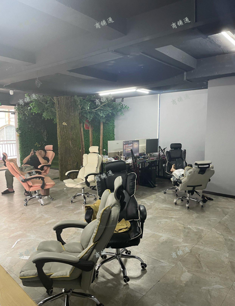 (转让) 楼上面积更大没拍照，工作室附带7台电脑声卡桌椅空调等等