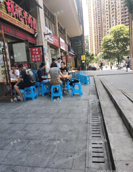 (转让) 小区入住率达到九成的抢手商铺 ，对面正在建大型购物商城。