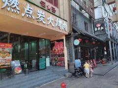 绳金塔美食街出入口餐饮店转租，背靠小区客源稳定