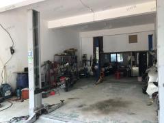 城东花园小区汽修店转让，可做饭住人，无行业限制