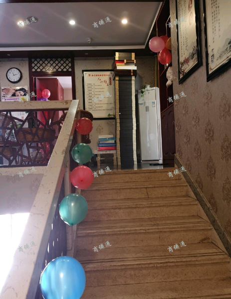 (转让) 店铺签了5年合同，还有2年到期，八成新