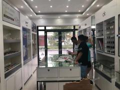  北京东路梦时代正对面眼镜店整体转让，全天人流大