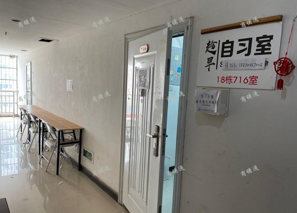 (转让) 地铁大厦1出口钟，门口有公交站，附近有商场零售店