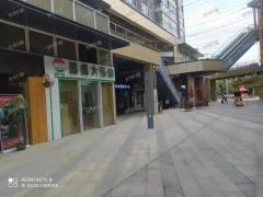 经开区乐盈广场商业街一楼餐饮店转让，附近高校多