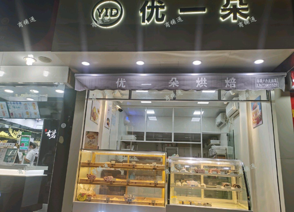 (转让) 店面格局方正，装修，陈列，工作都非常好，看着大气