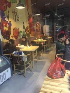 优乐汇昌北生活广场对面小区餐饮店转让，人流量大