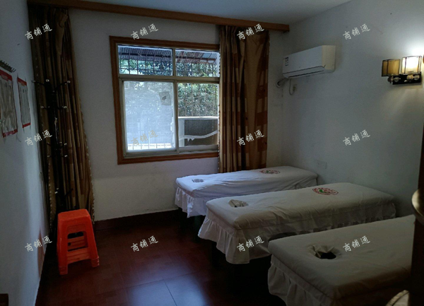 (转让) 是新建区的中心地点，有超市有公交站也有办公楼人流量大