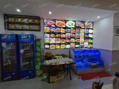 红谷滩梦立方广场二楼电梯口旁餐饮转让，大学围绕