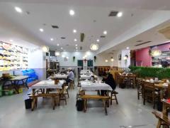 红谷滩梦立方广场二楼电梯口旁餐饮转让，大学围绕