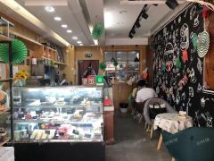南昌工学院宿舍楼下商业街烘焙店转让，可空转