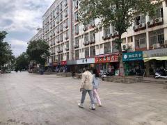南昌工学院宿舍楼下商业街烘焙店转让，可空转