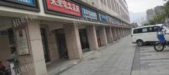 南昌县中医院东门口沿街旺铺招租，门头宽无行业限制