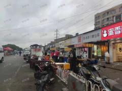江西科技学院后街北门口小吃店转让，可空转人流量大