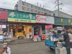 江西科技学院后街北门口小吃店转让，可空转人流量大