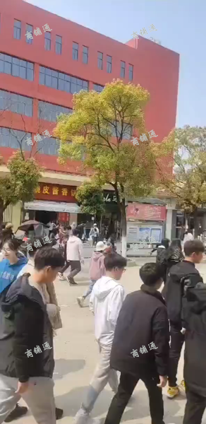 (转让) 万人高校二食堂，门口