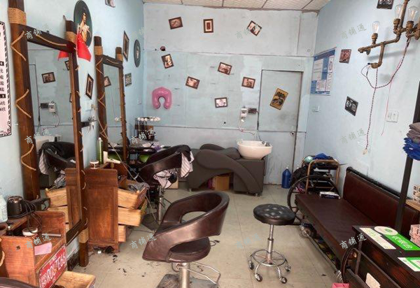 (转让) 理发店转让，新地铁口就在旁边，人流量特大，水电家用