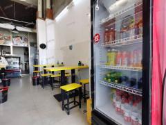 中医院旁交叉口双门头粉面店空转，位置显眼人流大