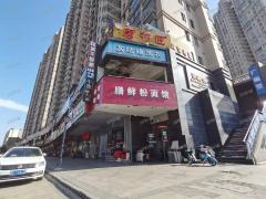 中医院旁交叉口双门头粉面店空转，位置显眼人流大