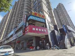 中医院旁交叉口双门头粉面店空转，位置显眼人流大