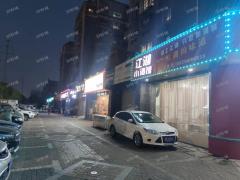 金沙二路十字路口餐饮店转让，门头显眼停车方便