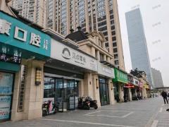 创新一路小区口零食店转让，临近地铁小区写字楼围绕