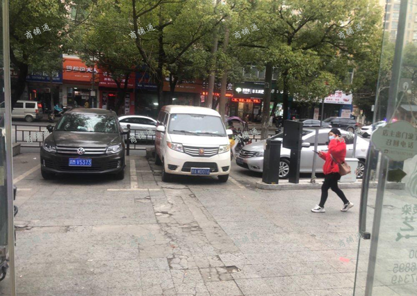 (转让) 店铺人流量大。东方塞纳千户小区门口。欢迎来考察