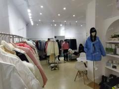 凤凰家园商业街经营4年服装店低价转让，人流大