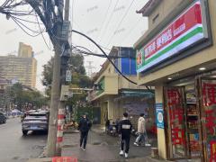 昌大技工学校门口拐角店铺转让，人流大适合各行业