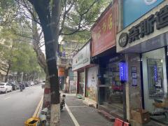 东湖区地铁口店铺转让，老城区人流量大无行业限制