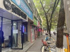 东湖区地铁口店铺转让，老城区人流量大无行业限制