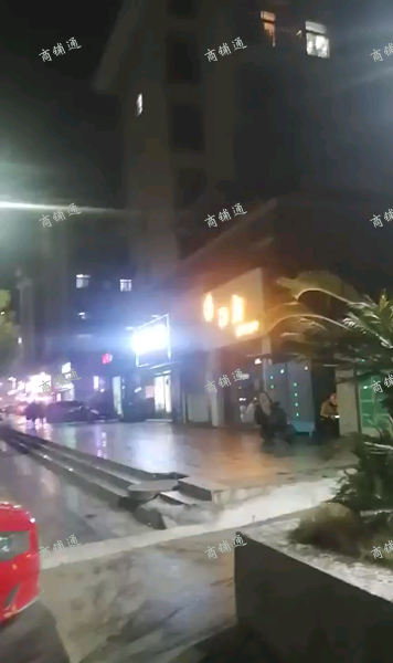 (转让) 夜宵一条街，多个成熟小区，洗浴中心，台球室