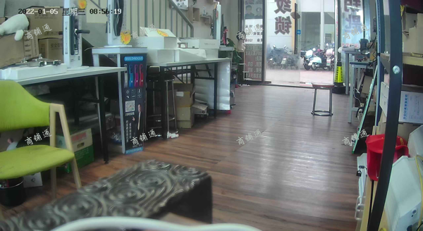 (转让) 1.实地考察，店铺离地铁出口就几米，还好铺不等人。